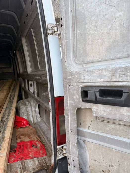 Продавам микробус