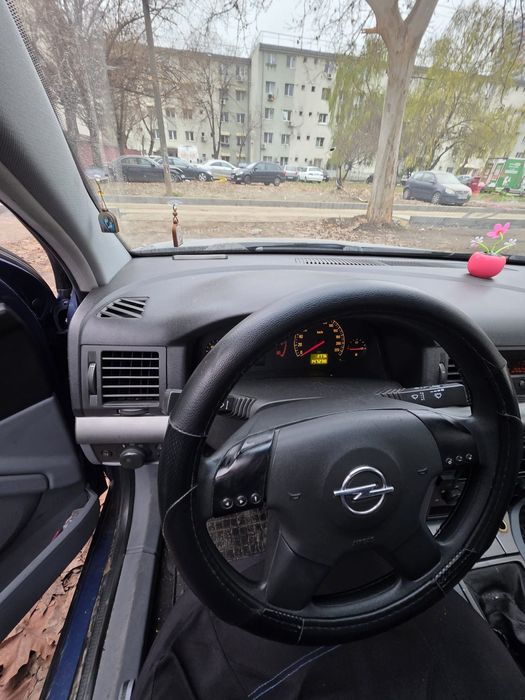 Mașină Opel Vectra