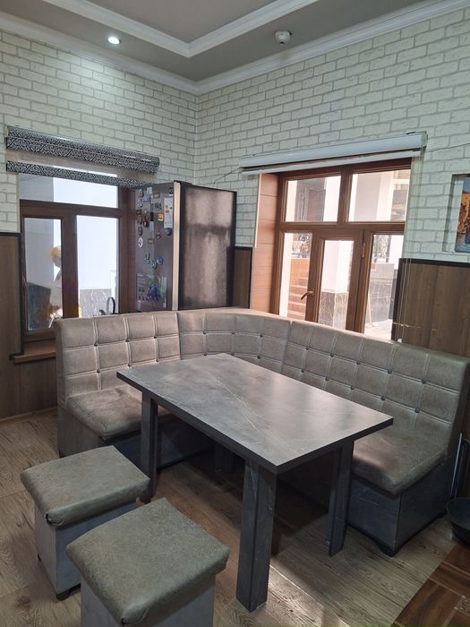 Kuxinniy ugolok sotiladi