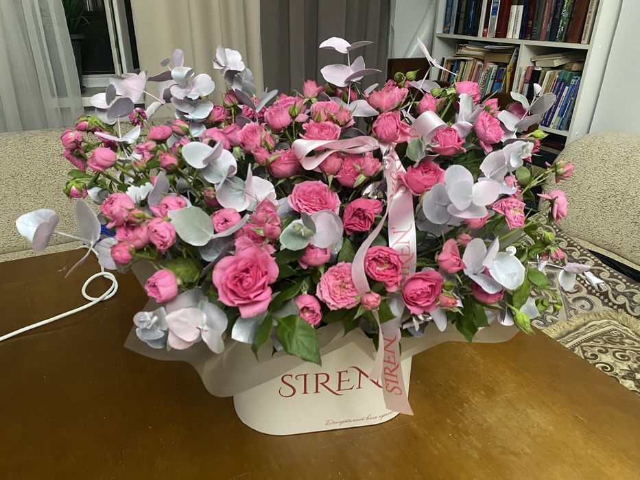 Букет кустовых роз из «Siren»