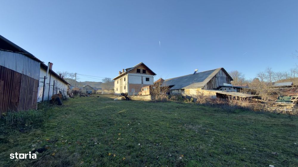 Casa generoasa cu teren de 1186 mp intravilan-Retevoiesti -Pietrosani-