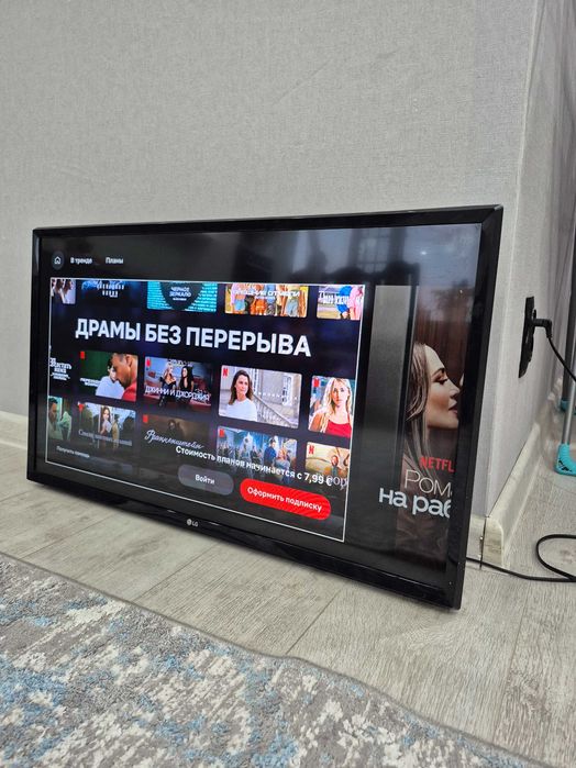 81sm Smart TV Wi-Fi с кронштейном