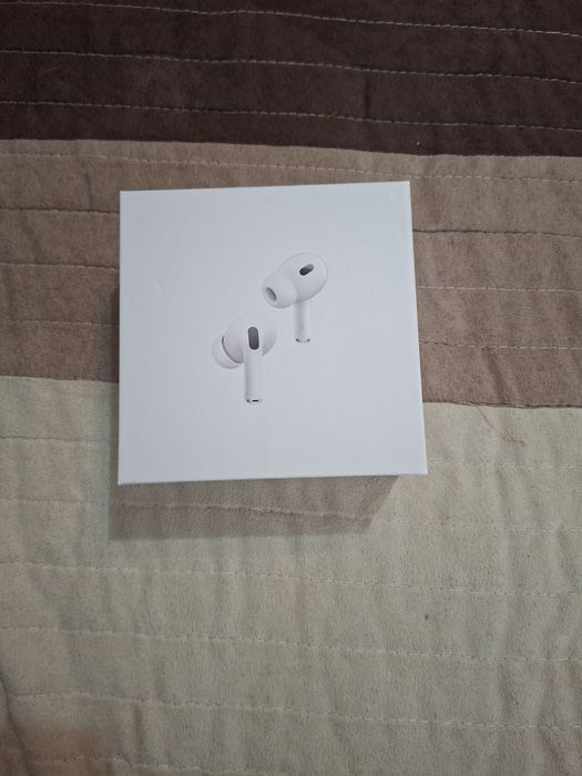 Vand casti AirPodsPro