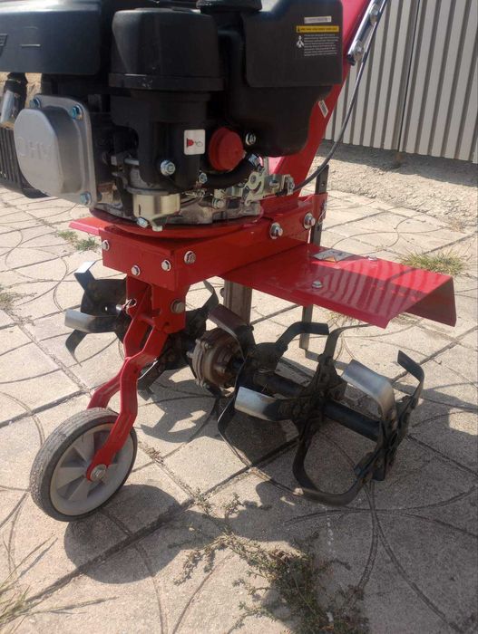 Продавам бензинова мотофреза HECHT 746, 60 см.