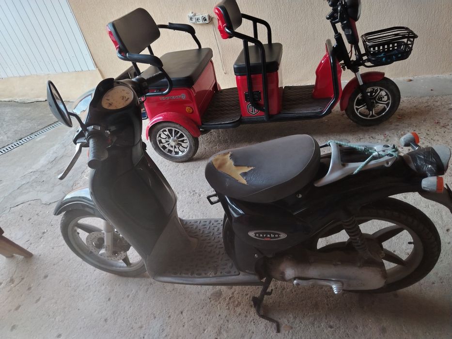 Vand scuter pe benzina