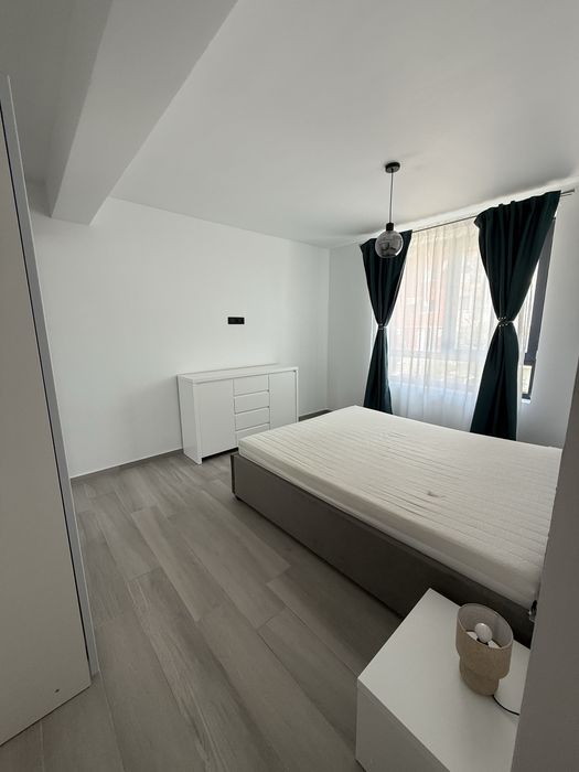 Închiriez apartament