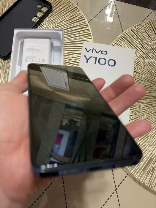 Продам телефон Vivo Y100
