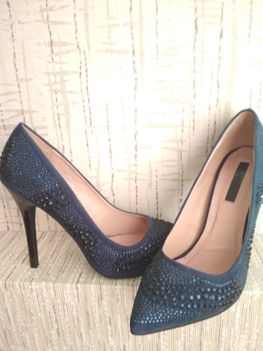 Вечерние туфли на шпильке