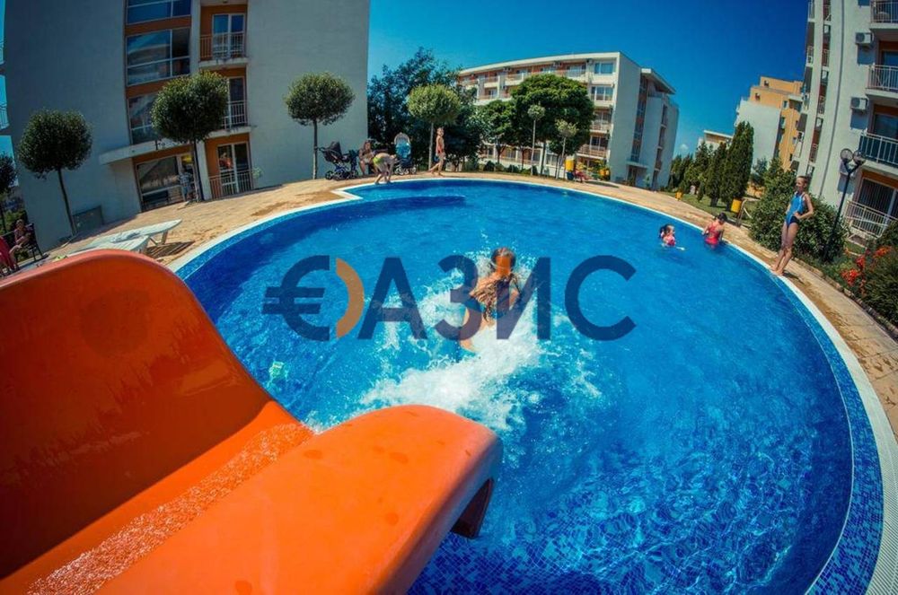 Студио в Комплекс Краун Форт Клъб, Свети Влас, Бългаея, 63 кв. м., 65