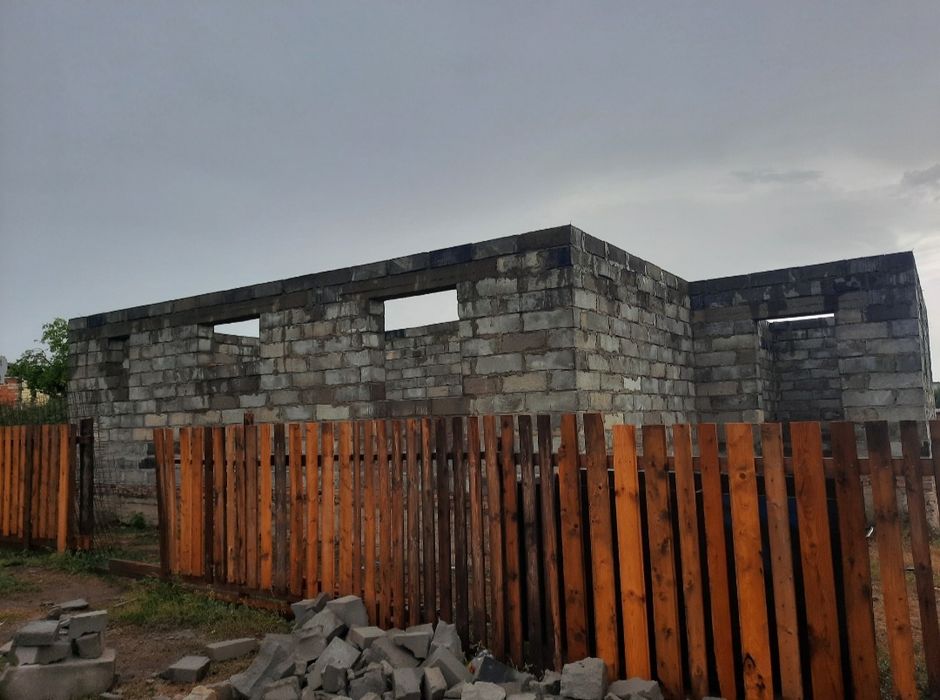 Продам не достроенный дом