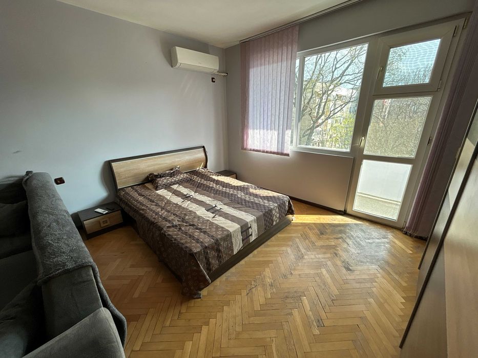 Продава/Дава под наем четиристаен апартамент зад Съвета в град Димитровград