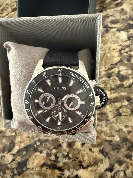 Ceas Guess nou barbati