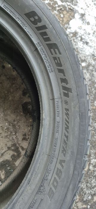 2 anvelope iarna Yokohama 295/40/21.Pretul este pe bucata.