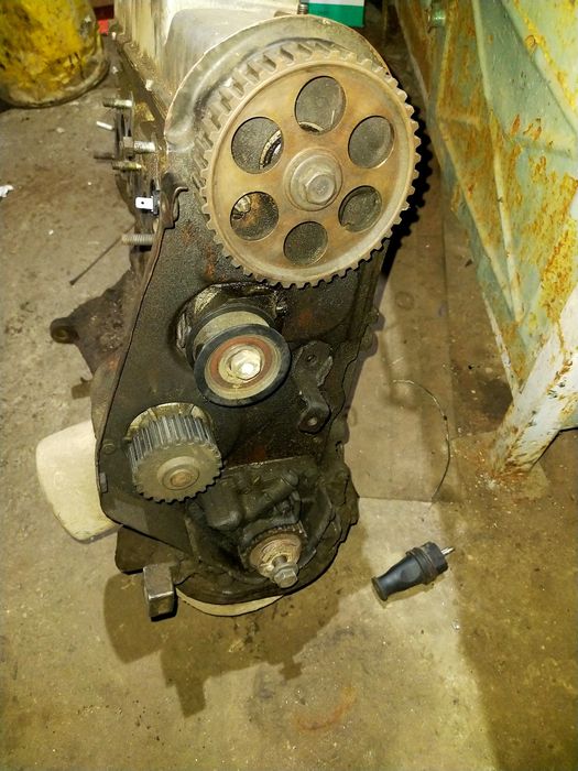 Продается мотор 8 клапоный.