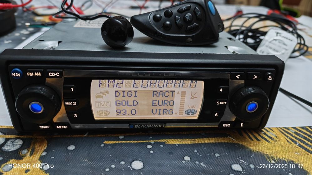 Radio casetofon cu CD și navigație . Blaupunkt travel pilot  E