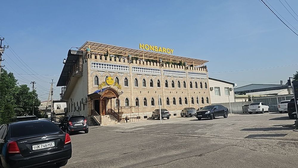 Sergeli tumani Xon Saroy mehmonxonasi yonida