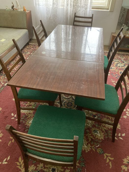 Set de mobila veche, lemn de cires.