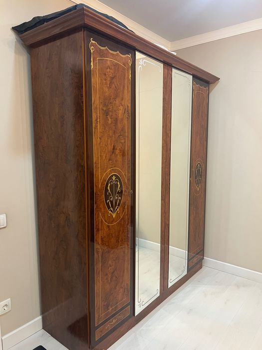 Продам спальный гарнитур