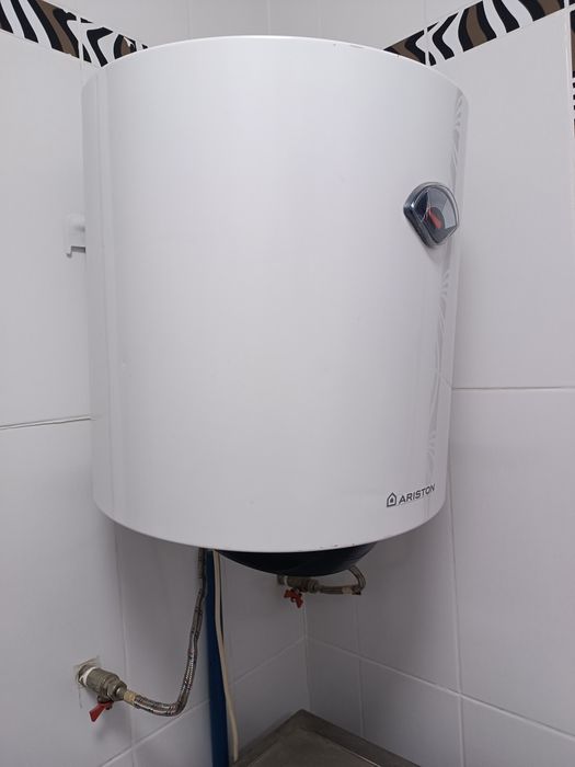 Продам бойлер Аристон