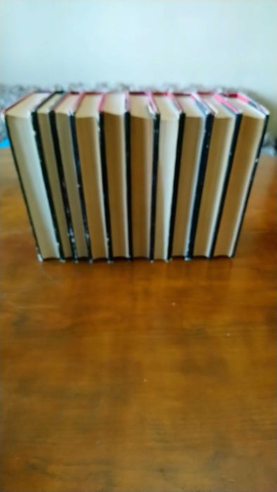 Поредица от 10 тома.Автор Оноре дьо Балзак.Луксозно издание.