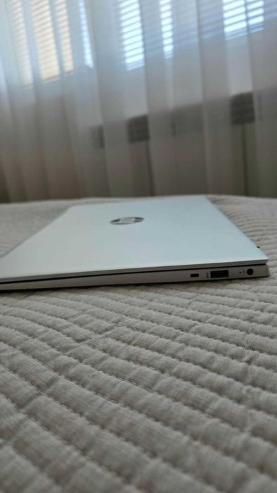 Продавам HP Pavilion 15-eh2003nu