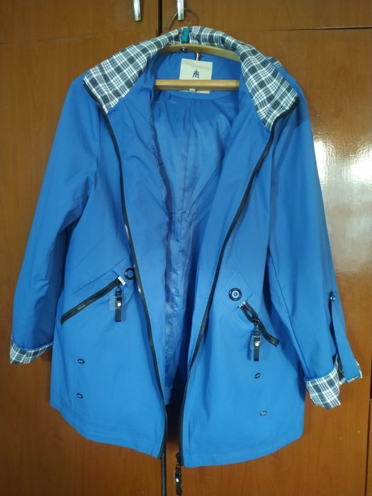 Женская куртка ветровка красивая,на осень.