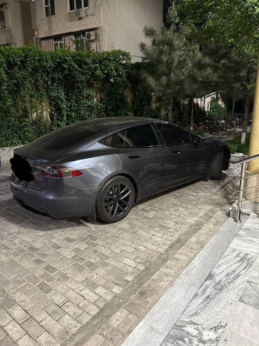 В продаже Tesla model S