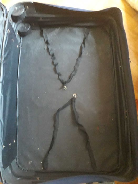 Куфар с дръжка и колело