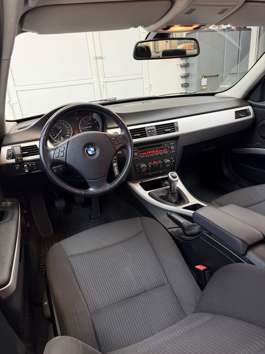 Bmw Seria 318D Sedan 2011 | 2.0D | 143CP | Climatronic | Incalzire | 211.000Km