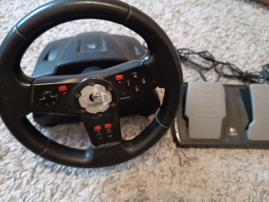 Volan Racing wheel  pedale și schimbător Logitech  pt PC laptop