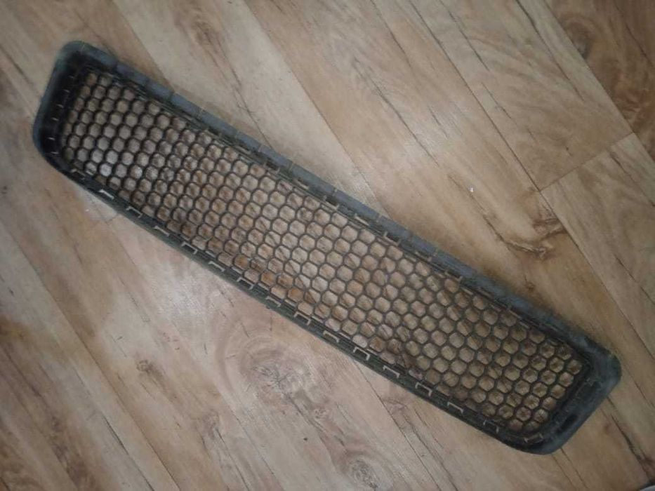 решотку VW TOUAREG 2006