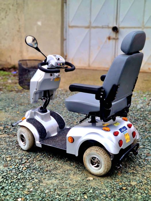 Scuter Carut electric pentru persoane cu dizabilități sau handicap