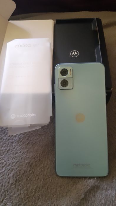 Motorola E22 albastru.