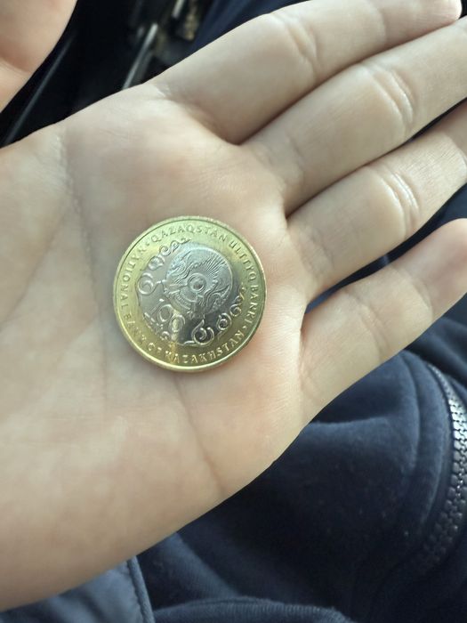 Продам монету в честь 30 летия Конституции
