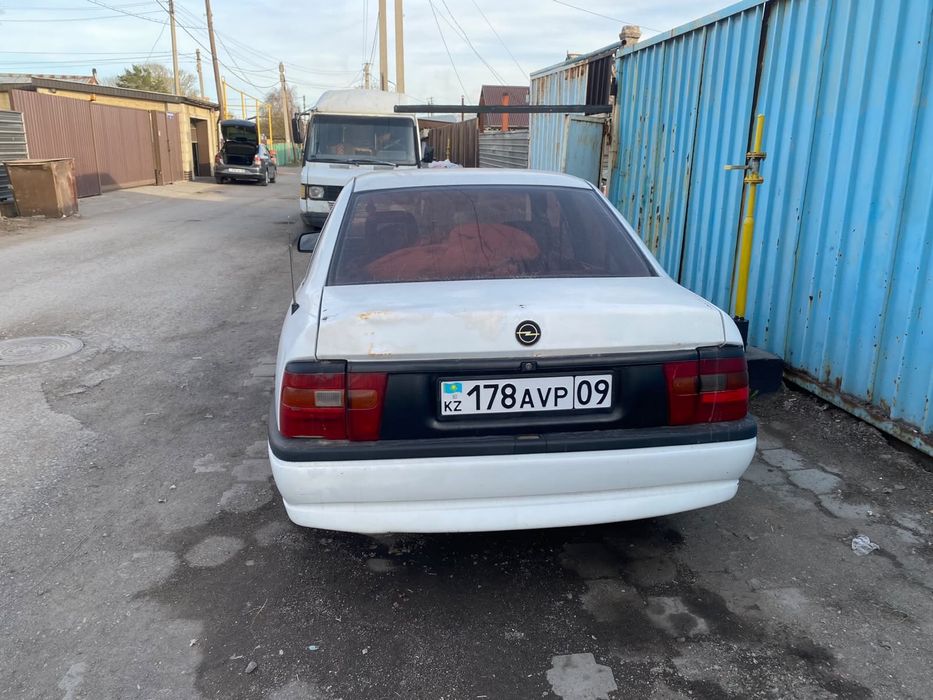 Машина opel vectra A
