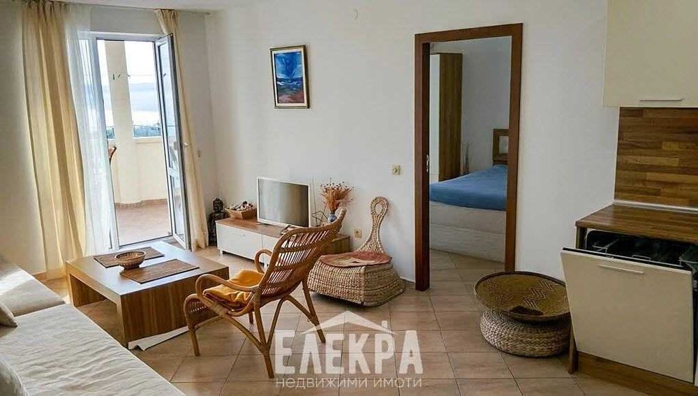 тристаен апартамент с удивителна морска панорама в гр. Бяла.