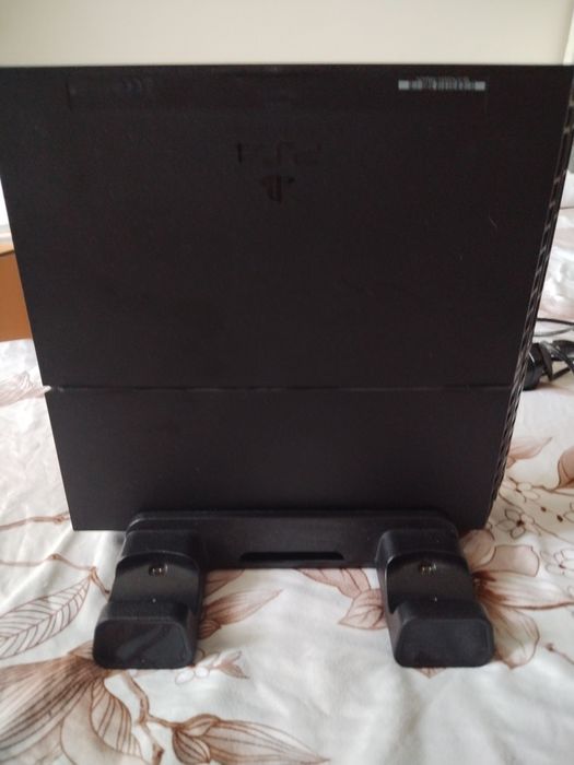 Vând PlayStation PS4
