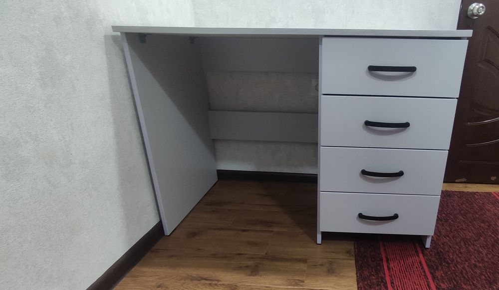 Письменный стол новый