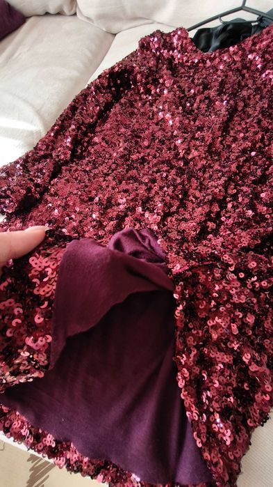 Рокля с пайети и отзад с панделка гол гръб - унив.р-р