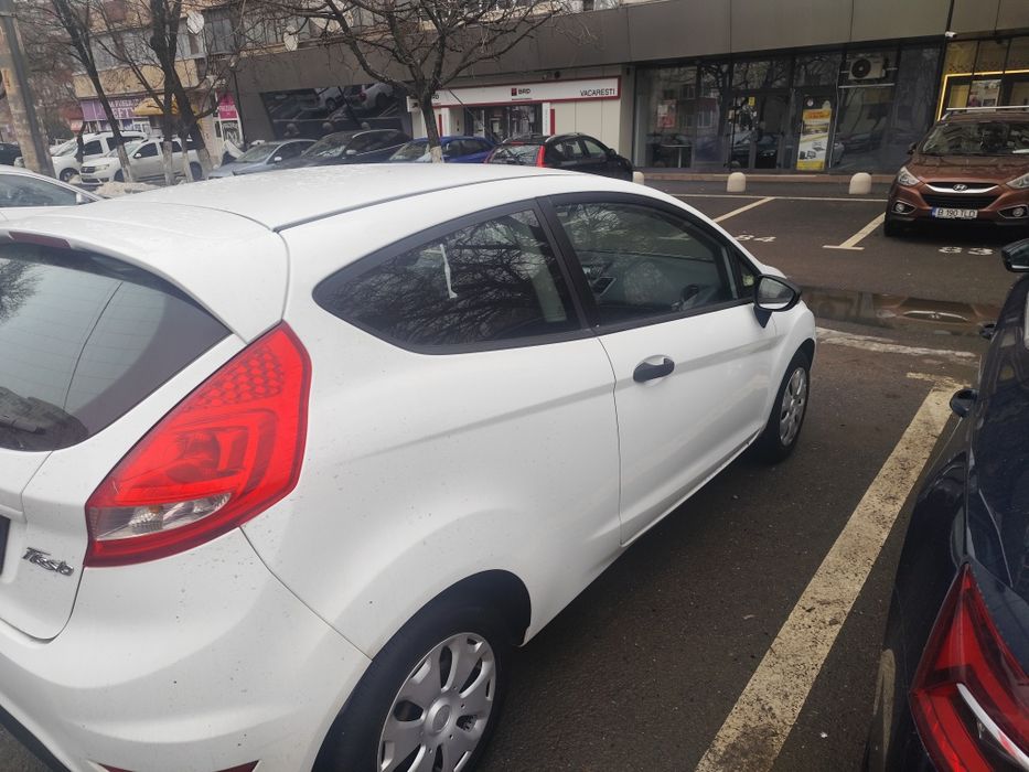 Vând Ford Fiesta