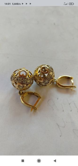 Cercei din aur galben.