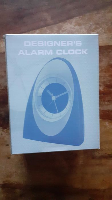 часовник настолен със секундарник и аларма REEKO