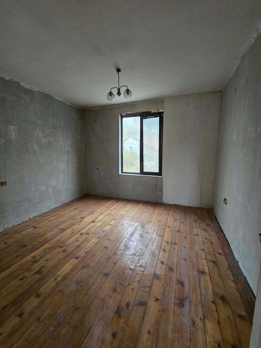 Продава се Етаж от къща в Шумен, Куршум чешма - 81 кв.м за 1297 €/кв.м - Снимка #3