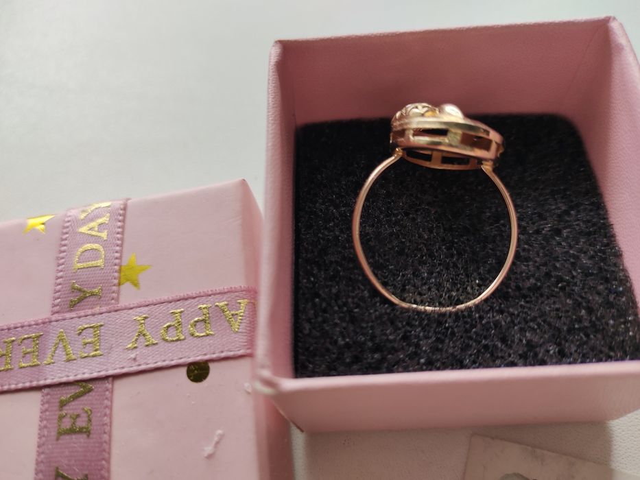 Продам золотои кольцо