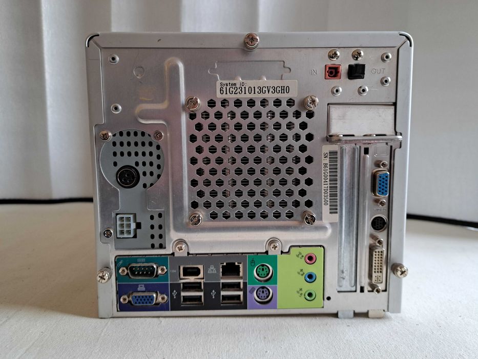 Ретро компютър Shuttle SB61G2.