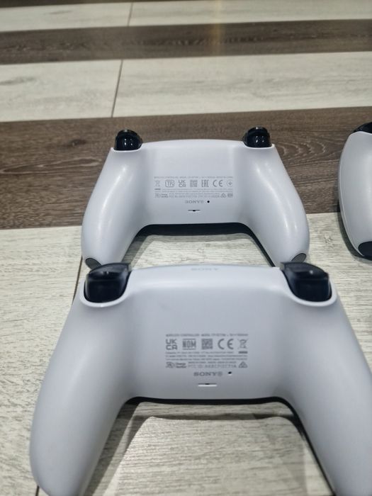 Vand 4 controllere dualsense pentru playstation 5 perfect functionale