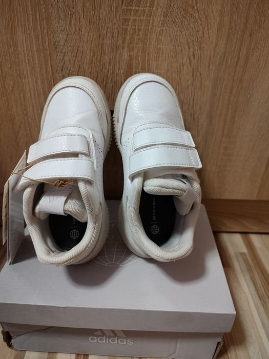 маратонки adidas