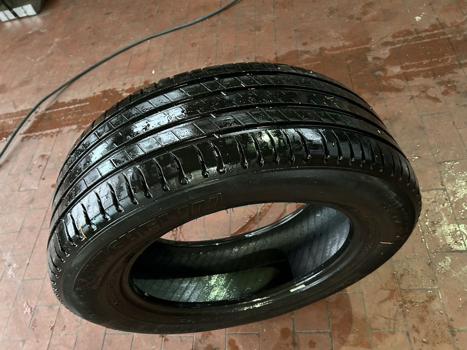 235/60R18 Michellin