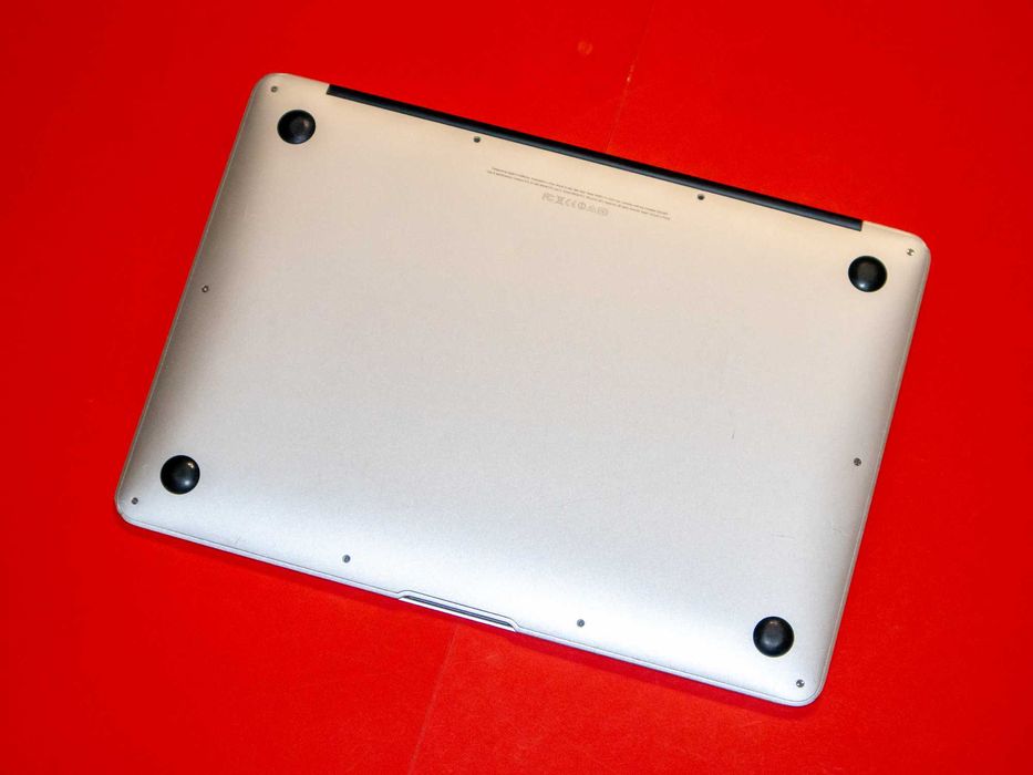 MacBook Air A1466 1.9GHz i5, 4GB RAM, 240GB SSD, перфектен, внос Литва