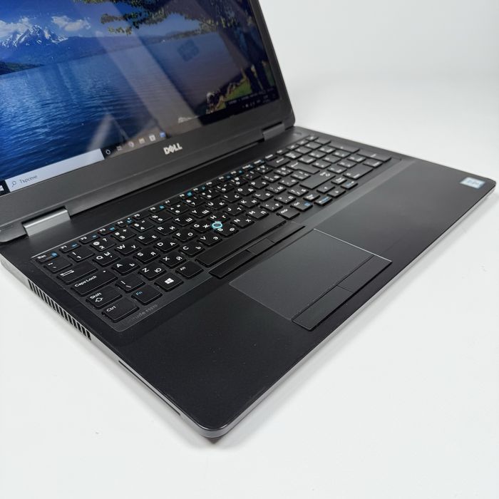 Лаптоп DELL Latitude E5570/i5-6300U/8GB RAM/256GB SSD/Подсветка